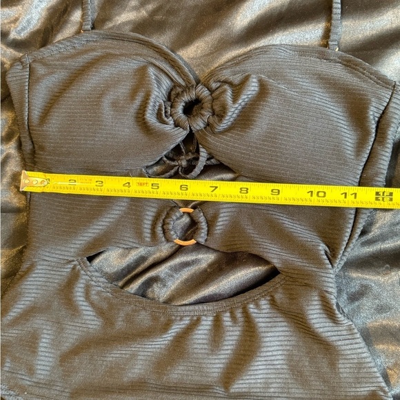 Hula Honey Black ribbed one piece‎ cutout swimsuit size medium - Picture 13 of 14